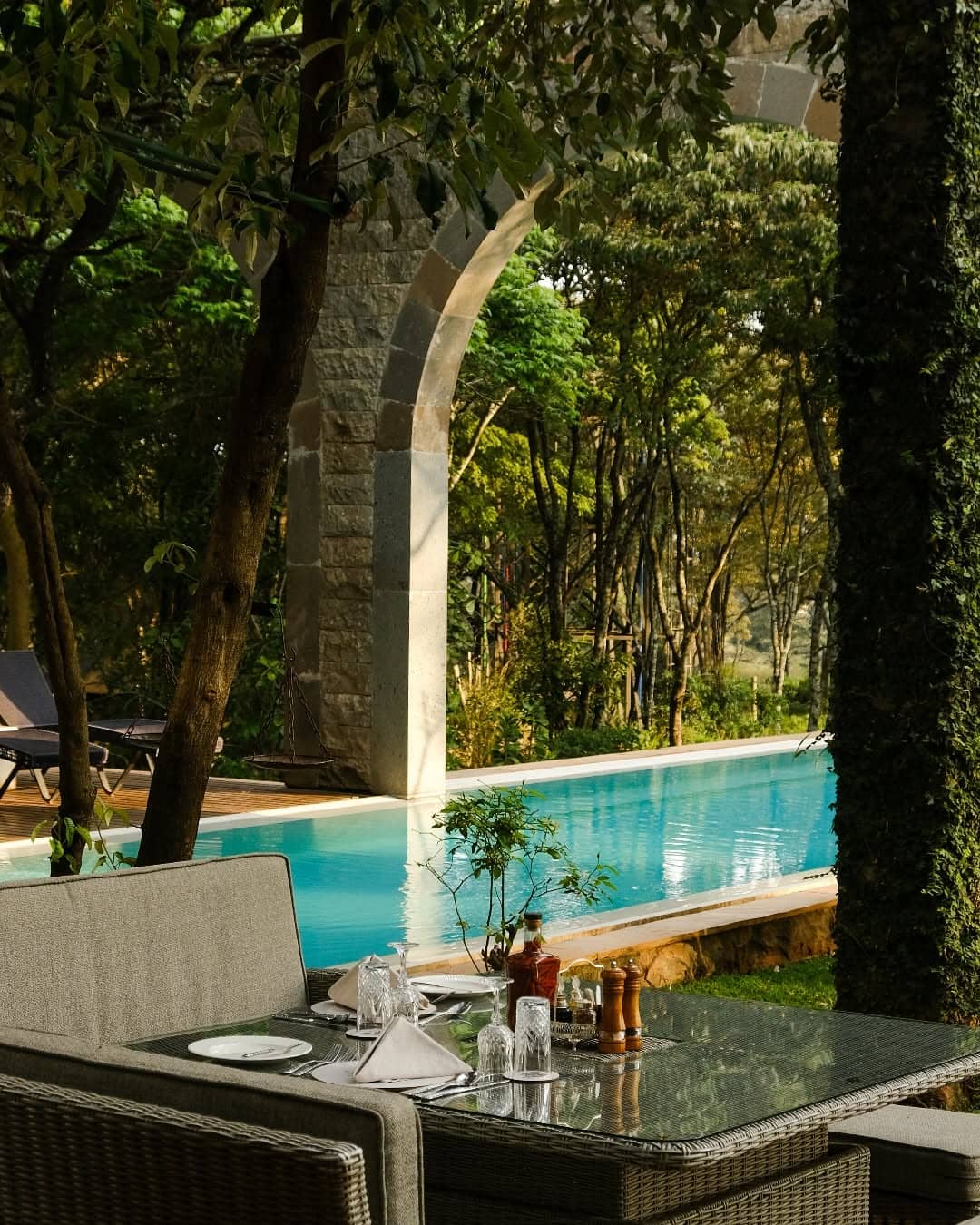 Giraffe Manor honeymoon in kenya